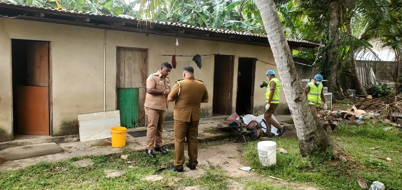 Update - වයික්කාලේ පස්දෙනෙක් මියයාමේ සිද්ධියට කසිප්පු තිත්පොළක් කරගෙන ගිය කතක් අත්අඩංගුවට 2 WhatsApp Image 2026 01 06 at 1.21.49 PM