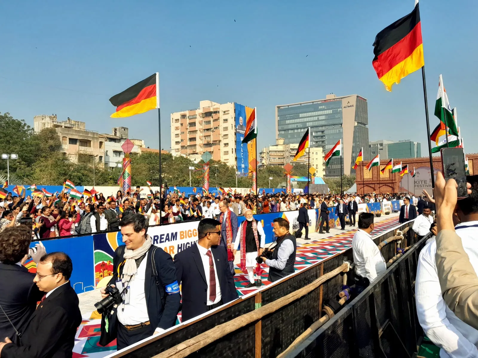 ජර්මානු චාන්ස්ලර්වරයා මෝදිගේ උපන් ගමට - 2026 සරුංගල් සැණකෙළියත් ඇරඹෙයි (ඡායාරූප) 4 WhatsApp Image 2026 01 12 at 10.57.19 AM