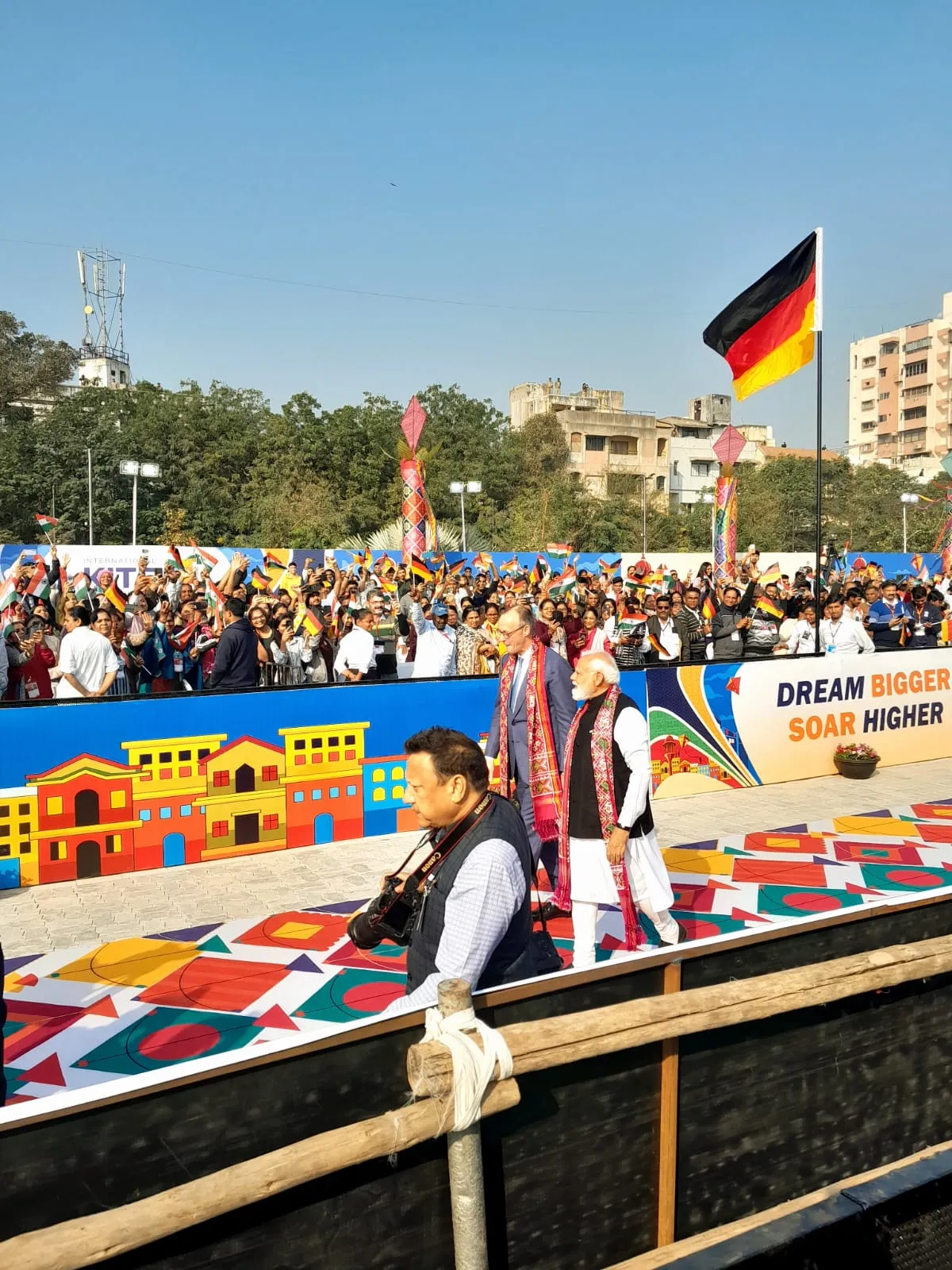 ජර්මානු චාන්ස්ලර්වරයා මෝදිගේ උපන් ගමට - 2026 සරුංගල් සැණකෙළියත් ඇරඹෙයි (ඡායාරූප) 1 WhatsApp Image 2026 01 12 at 10.57.21 AM