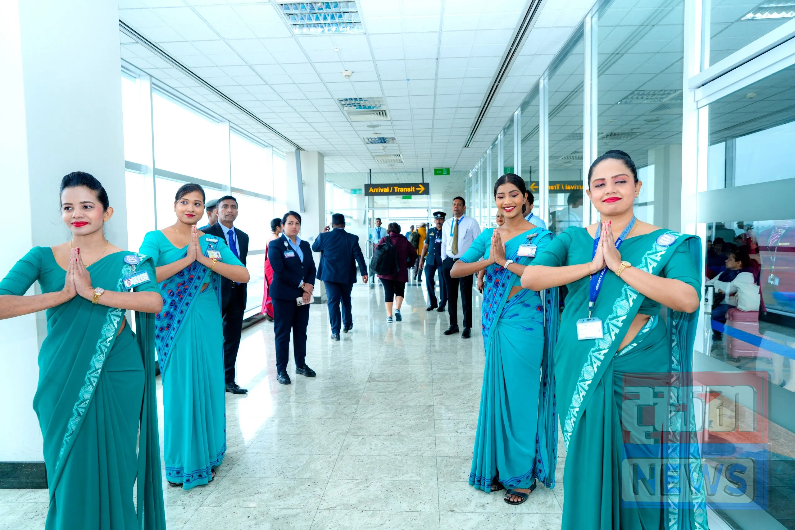 එක්සත් රාජධානියේ නියෝජ්ය අග්රාමාත්යවරයා දිවයිනට (ඡායාරූප) 1 1 1