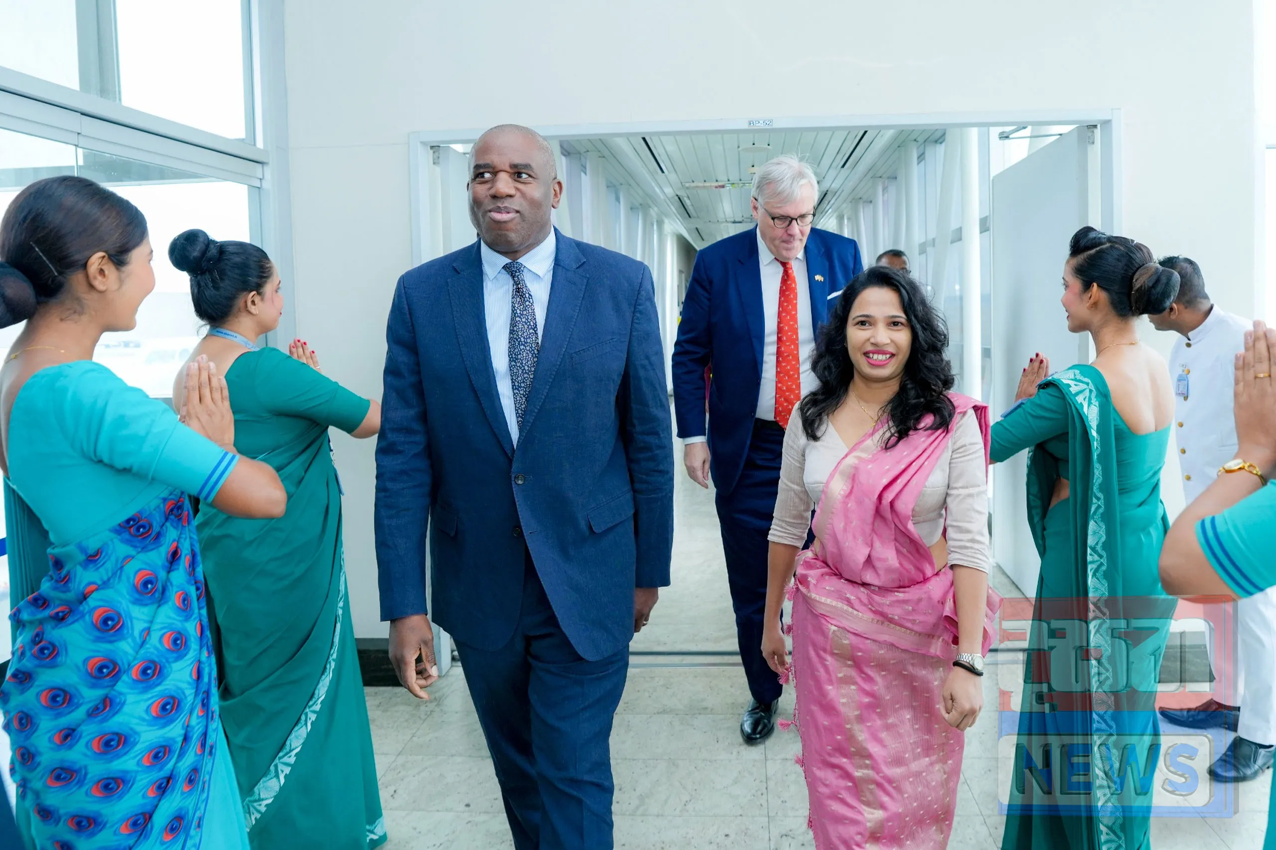 එක්සත් රාජධානියේ නියෝජ්ය අග්රාමාත්යවරයා දිවයිනට (ඡායාරූප) 2 2 3