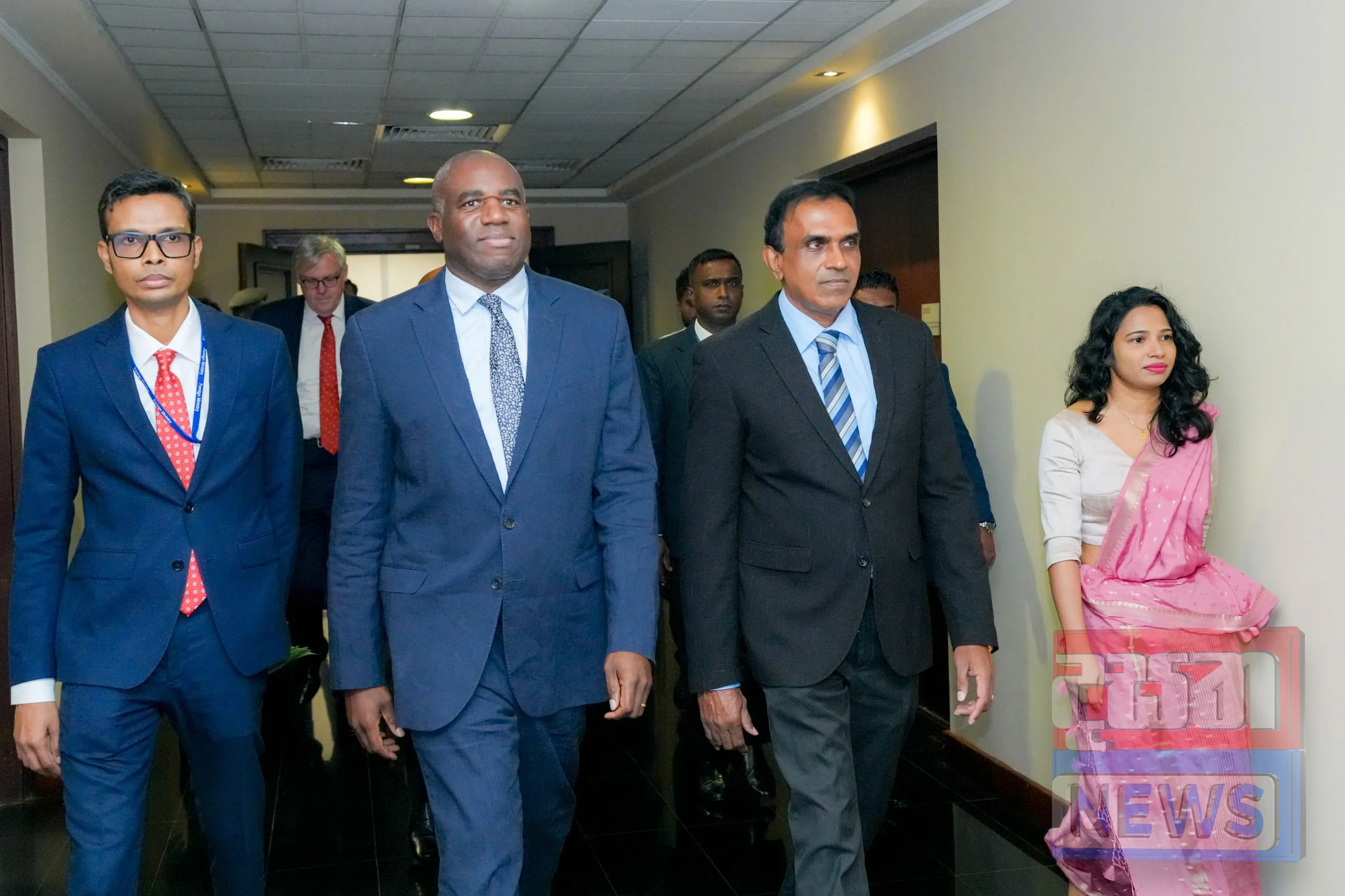 එක්සත් රාජධානියේ නියෝජ්ය අග්රාමාත්යවරයා දිවයිනට (ඡායාරූප) 3 5