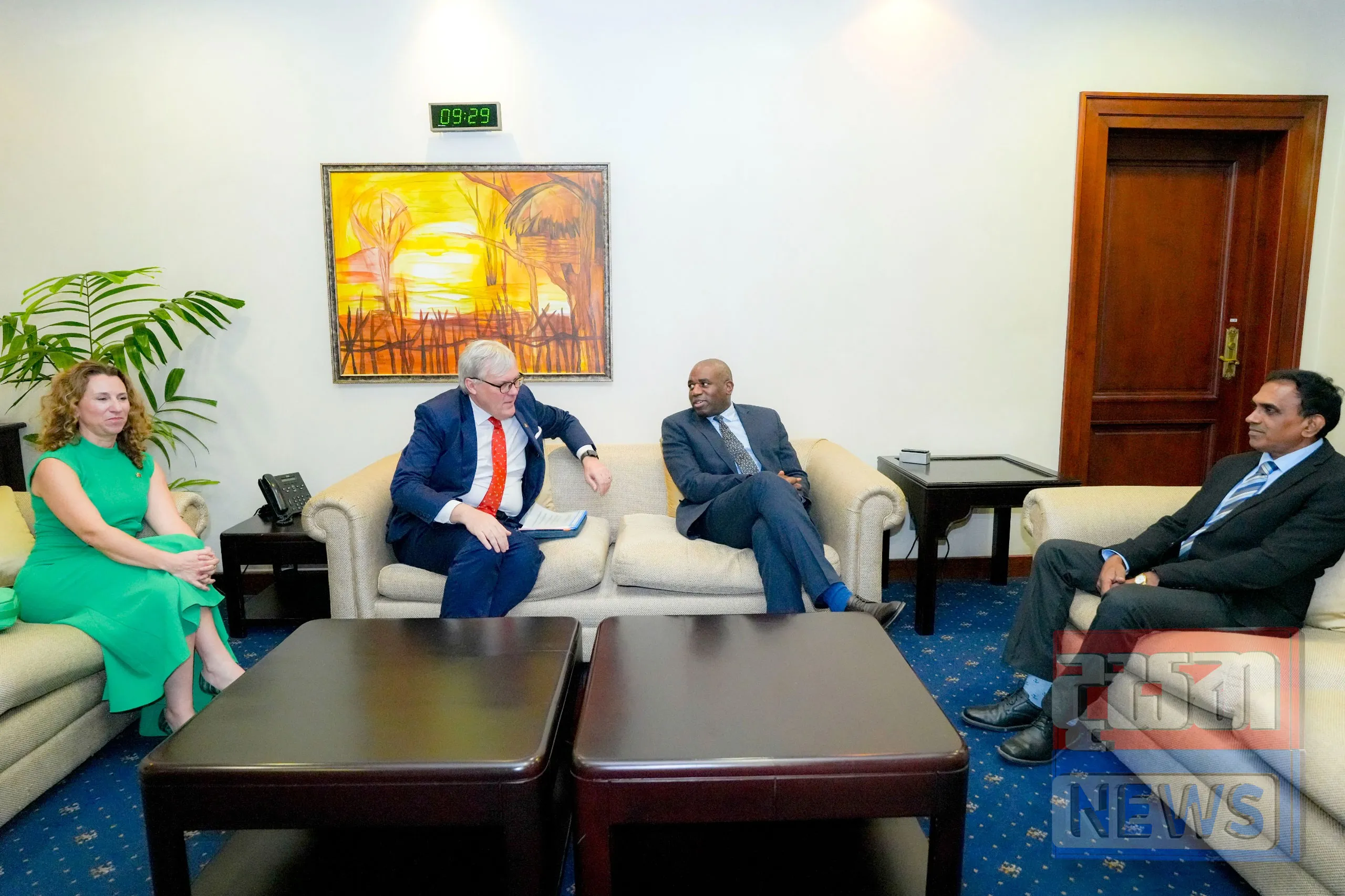 එක්සත් රාජධානියේ නියෝජ්ය අග්රාමාත්යවරයා දිවයිනට (ඡායාරූප) 4 6