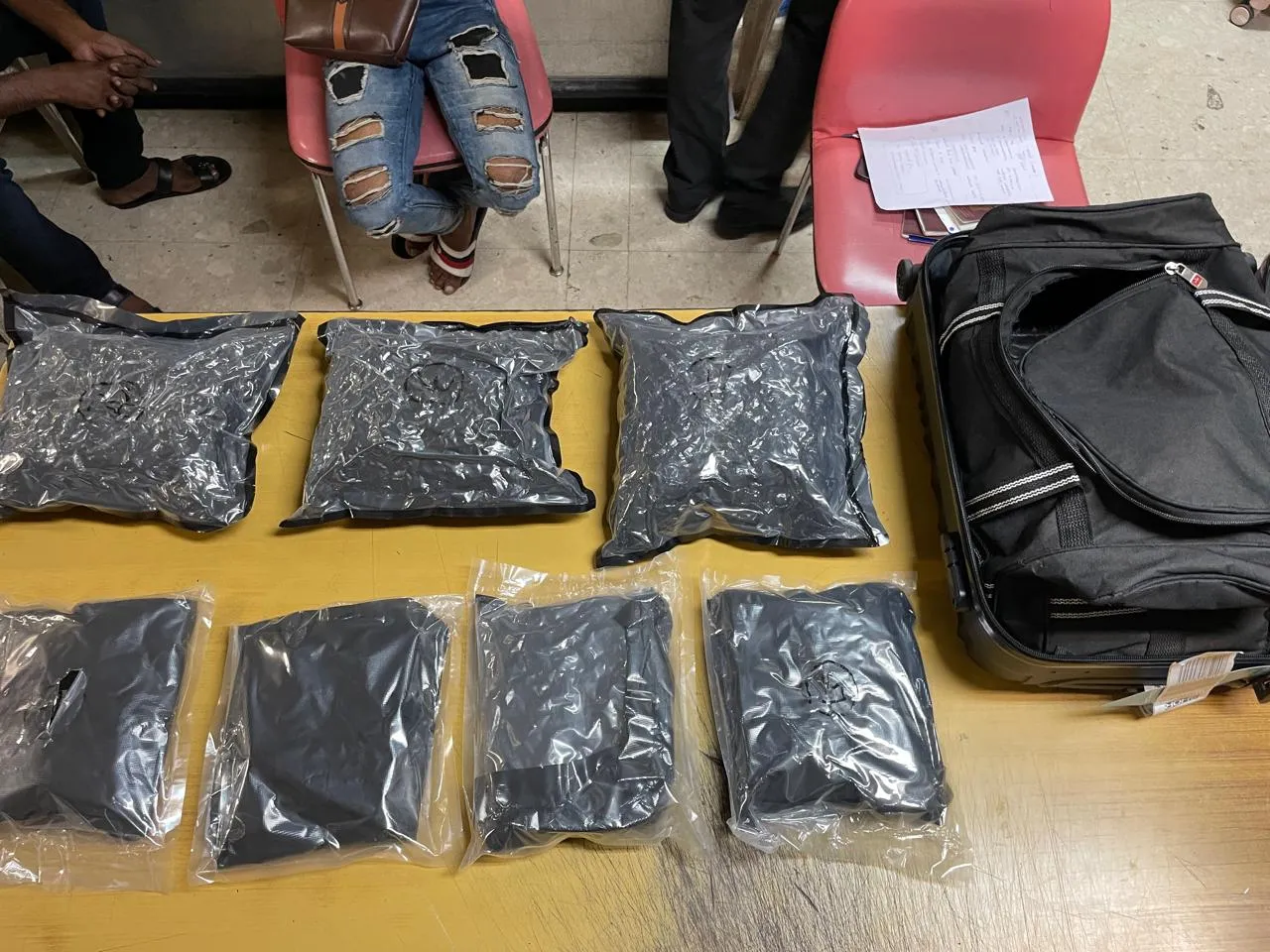 හාර කෝටියකට වැඩි කුෂ් සමඟ කටුනායකින් පුද්ගලයෙක් අත්අඩංගුවට 2 WhatsApp Image 2026 02 06 at 11.52.37 AM 1