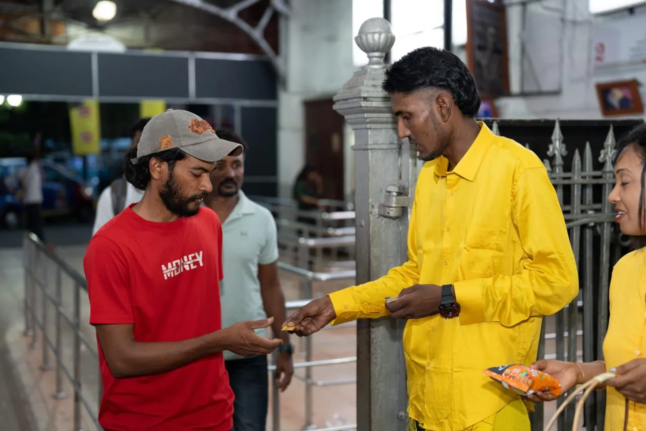 කොටුව ස්ටේෂමට ආවොත් අවුරුද්දට කෝච්චියෙන් ගෙදර යන්න Munchee ආයතනයෙන් ටිකට් (ඡායාරූප) 4 WhatsApp Image 2026 04 12 at 10.57.52 AM 1