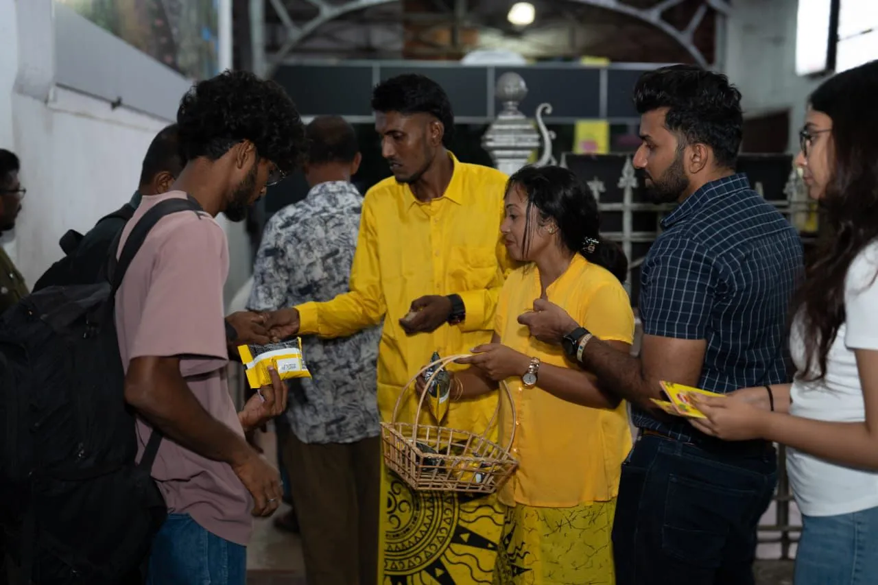 කොටුව ස්ටේෂමට ආවොත් අවුරුද්දට කෝච්චියෙන් ගෙදර යන්න Munchee ආයතනයෙන් ටිකට් (ඡායාරූප) 3 WhatsApp Image 2026 04 12 at 10.57.52 AM 2