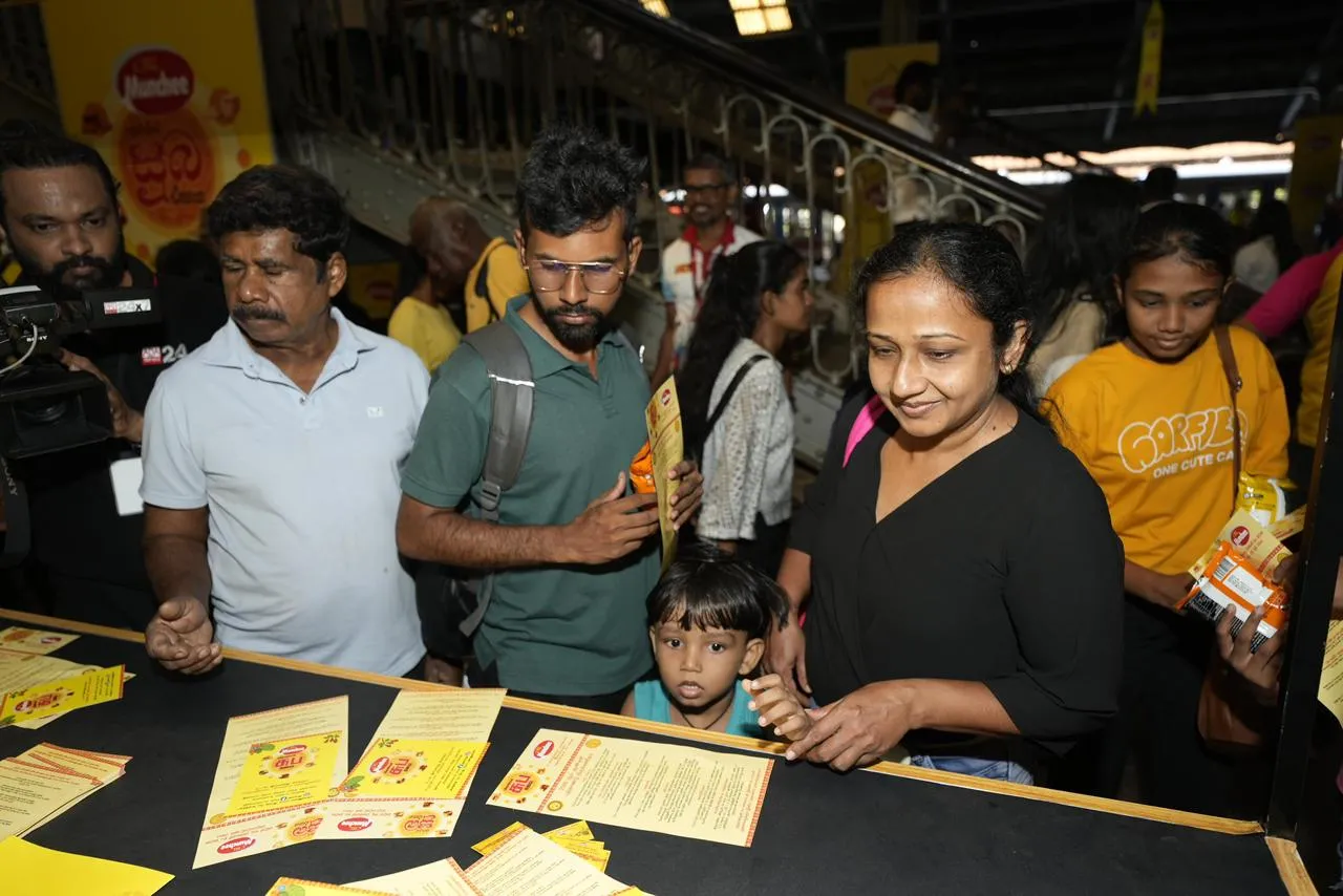 කොටුව ස්ටේෂමට ආවොත් අවුරුද්දට කෝච්චියෙන් ගෙදර යන්න Munchee ආයතනයෙන් ටිකට් (ඡායාරූප) 5 WhatsApp Image 2026 04 12 at 10.57.52 AM