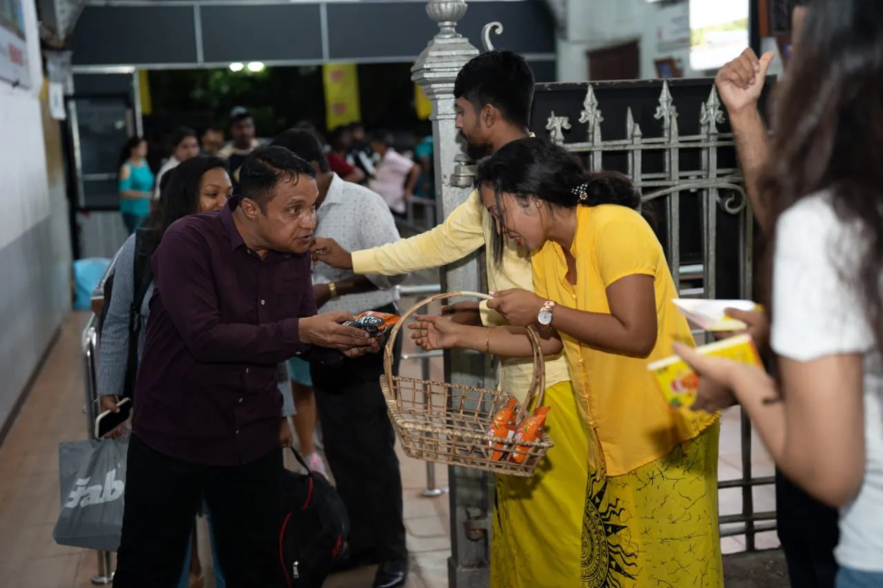 කොටුව ස්ටේෂමට ආවොත් අවුරුද්දට කෝච්චියෙන් ගෙදර යන්න Munchee ආයතනයෙන් ටිකට් (ඡායාරූප) 2 WhatsApp Image 2026 04 12 at 10.57.53 AM