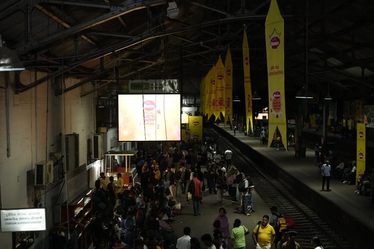 කොටුව ස්ටේෂමට ආවොත් අවුරුද්දට කෝච්චියෙන් ගෙදර යන්න Munchee ආයතනයෙන් ටිකට් (ඡායාරූප) 7 WhatsApp Image 2026 04 12 at 10.57.55 AM 1