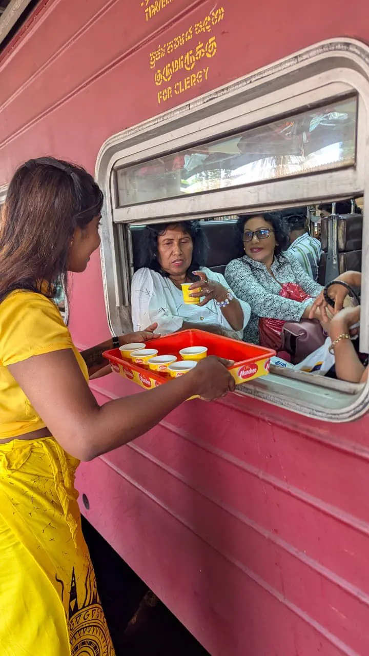 කොටුව ස්ටේෂමට ආවොත් අවුරුද්දට කෝච්චියෙන් ගෙදර යන්න Munchee ආයතනයෙන් ටිකට් (ඡායාරූප) 12 WhatsApp Image 2026 04 12 at 10.57.56 AM