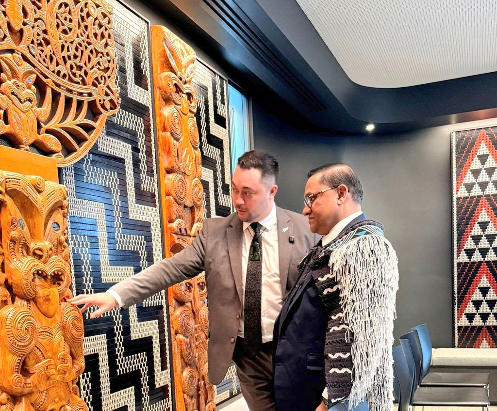 ඇමති විජිතට නවසීලන්තයේ දී අමුතු පිළිගැනීමක් (ඡායාරූප) 3 4 1