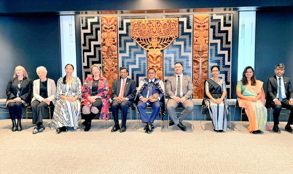 ඇමති විජිතට නවසීලන්තයේ දී අමුතු පිළිගැනීමක් (ඡායාරූප) 4 5