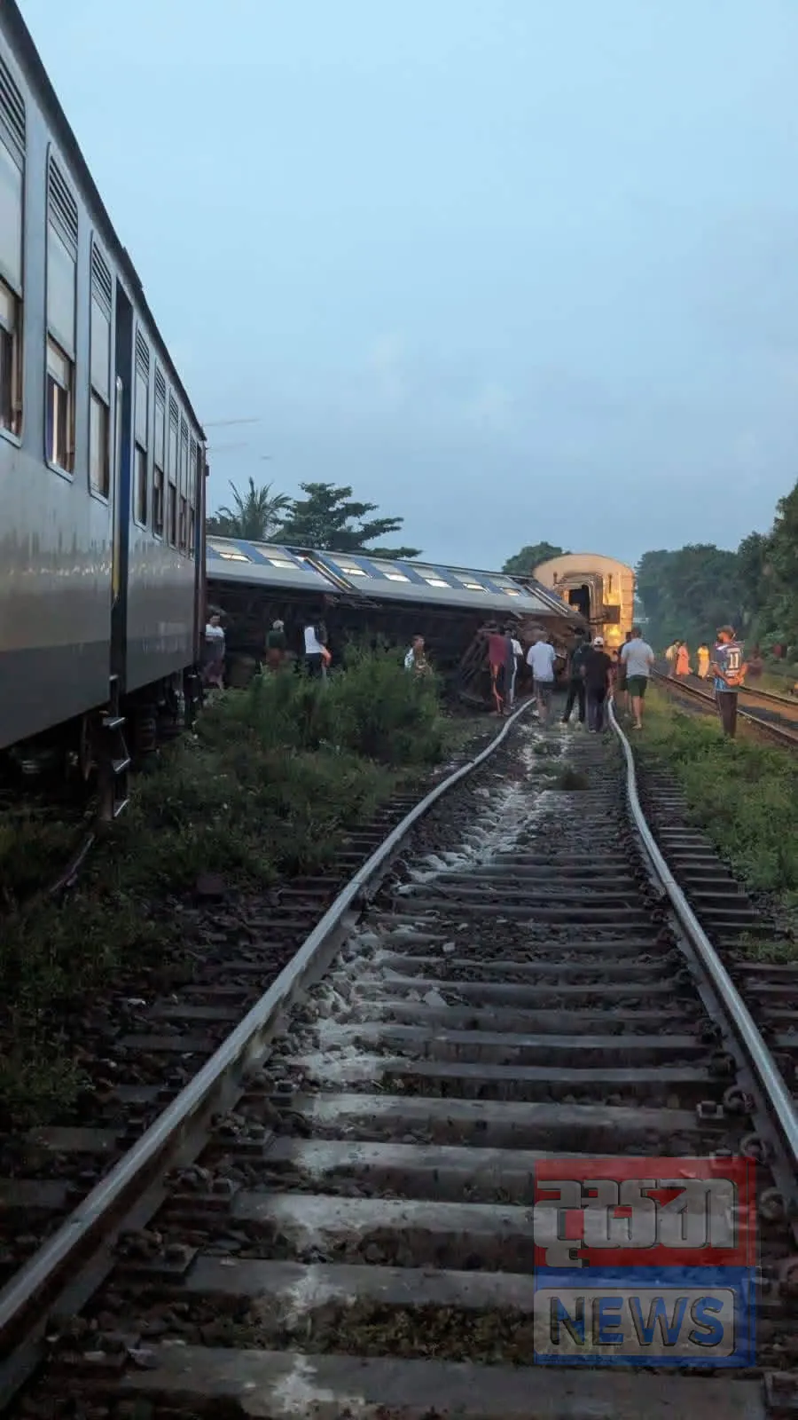 Update - වනවාසල දුම්රිය අනතුරින් තුවාල ලැබූ දහයක් ජාතික රෝහලට (ඡායාරූප) 4 7