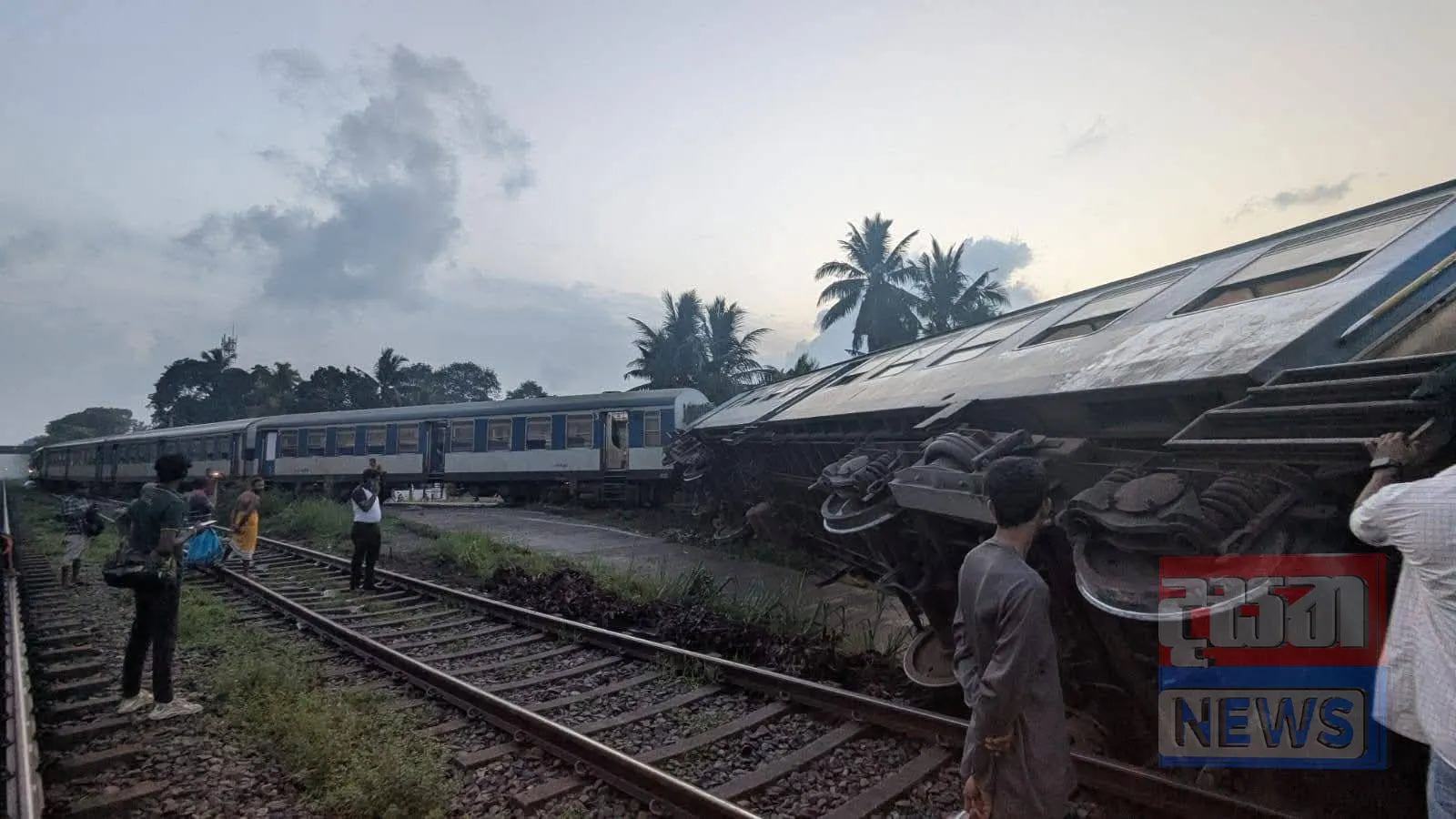 Update - වනවාසල දුම්රිය අනතුරින් තුවාල ලැබූ දහයක් ජාතික රෝහලට (ඡායාරූප) 5 8