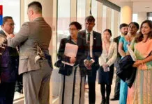 ඇමති විජිතට නවසීලන්තයේ දී අමුතු පිළිගැනීමක් (ඡායාරූප)