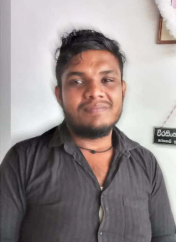 අකුරේගොඩදී නීතීඥයාට දිවි අහිමි කළ සිද්ධියේ රියැදුරු අත්අඩංගුවට ගැනීමට පොලිසිය උදවු ඉල්ලයි 1 WhatsApp Image 2026 05 19 at 15.16.32