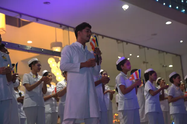 කොළඹ නවලෝක රෝහල් වෙසක් කලාපය, විශාල ජනතා ආකර්ෂණයකින් වර්ණවත් වෙයි 3 image 2