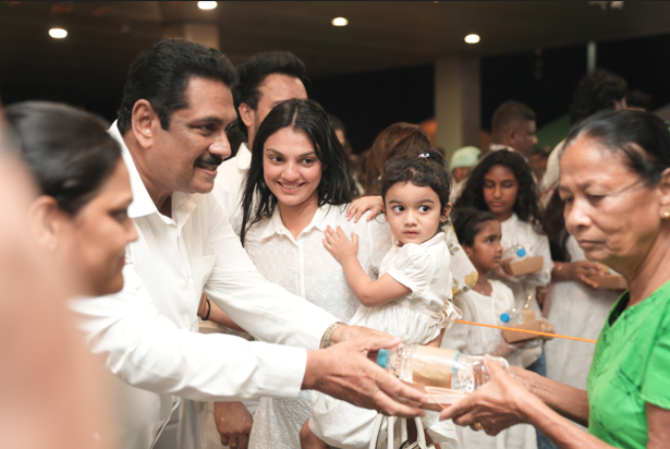 කොළඹ නවලෝක රෝහල් වෙසක් කලාපය, විශාල ජනතා ආකර්ෂණයකින් වර්ණවත් වෙයි 6 image 3