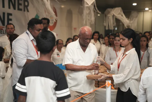 කොළඹ නවලෝක රෝහල් වෙසක් කලාපය, විශාල ජනතා ආකර්ෂණයකින් වර්ණවත් වෙයි 5 image 3