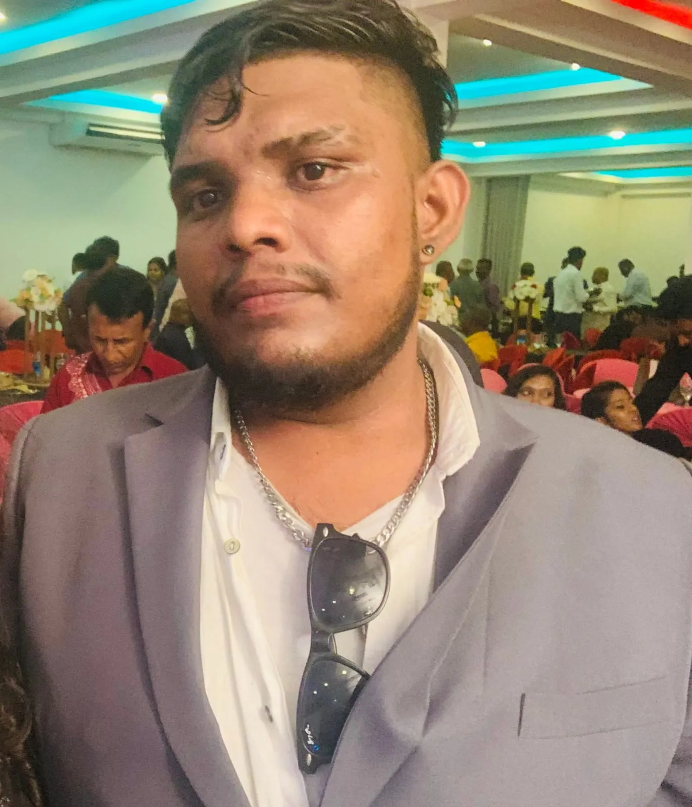 අකුරේගොඩදී නීතීඥයාට දිවි අහිමි කළ සිද්ධියේ රියැදුරු අත්අඩංගුවට ගැනීමට පොලිසිය උදවු ඉල්ලයි 2 image