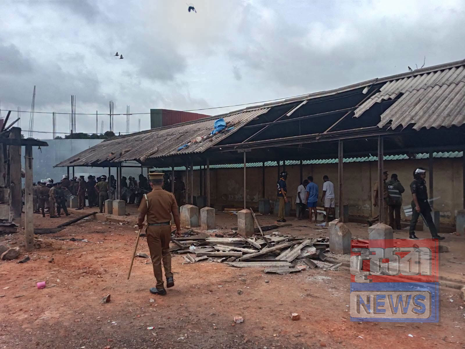 මහර බන්ධනාගාරයට රැඳවියන් සිදුකර ඇති හානිය දැක්වෙන ඡායාරූප කිහිපයක් එළියට (ඡායාරූප) 2 2