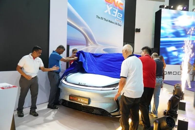 ඩේවිඩ් පීරිස් ඔටෝමොබයිල්ස් BAIC X3e ඉලෙක්ට්රික් මෝටර් රථය ශ්රී ලංකාවට හඳුන්වා දෙයි 1 DSC05185.jpg