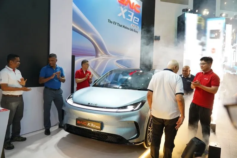 ඩේවිඩ් පීරිස් ඔටෝමොබයිල්ස් BAIC X3e ඉලෙක්ට්රික් මෝටර් රථය ශ්රී ලංකාවට හඳුන්වා දෙයි 2 DSC05190.jpg