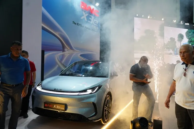 ඩේවිඩ් පීරිස් ඔටෝමොබයිල්ස් BAIC X3e ඉලෙක්ට්රික් මෝටර් රථය ශ්රී ලංකාවට හඳුන්වා දෙයි 3 DSC05192.jpg