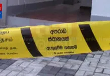 සැමියා අසල්වැසි නිවසකට ගිය මොහොතේ ගෙළ කපා බිරිඳව ඝාතනය කරලා